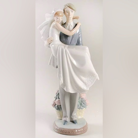 Lladro Other - *NIB* LLADRO Over the Threshold Figurine in Original Box NEW/EXCELLENT CONDITION